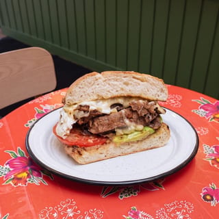 Milanesa de Res (steak) Torta